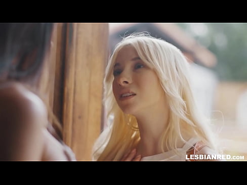 ❤️ Dívka se po několika měsících vrátí domů a skončí u lízání kundy své nevlastní matky ❤️❌ Porno u nás ﹏